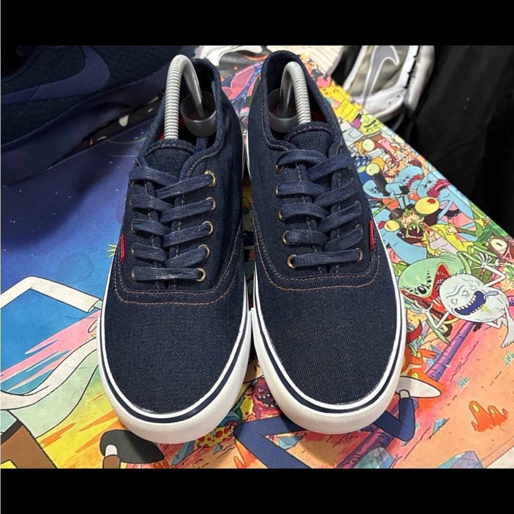 Levi's low tops